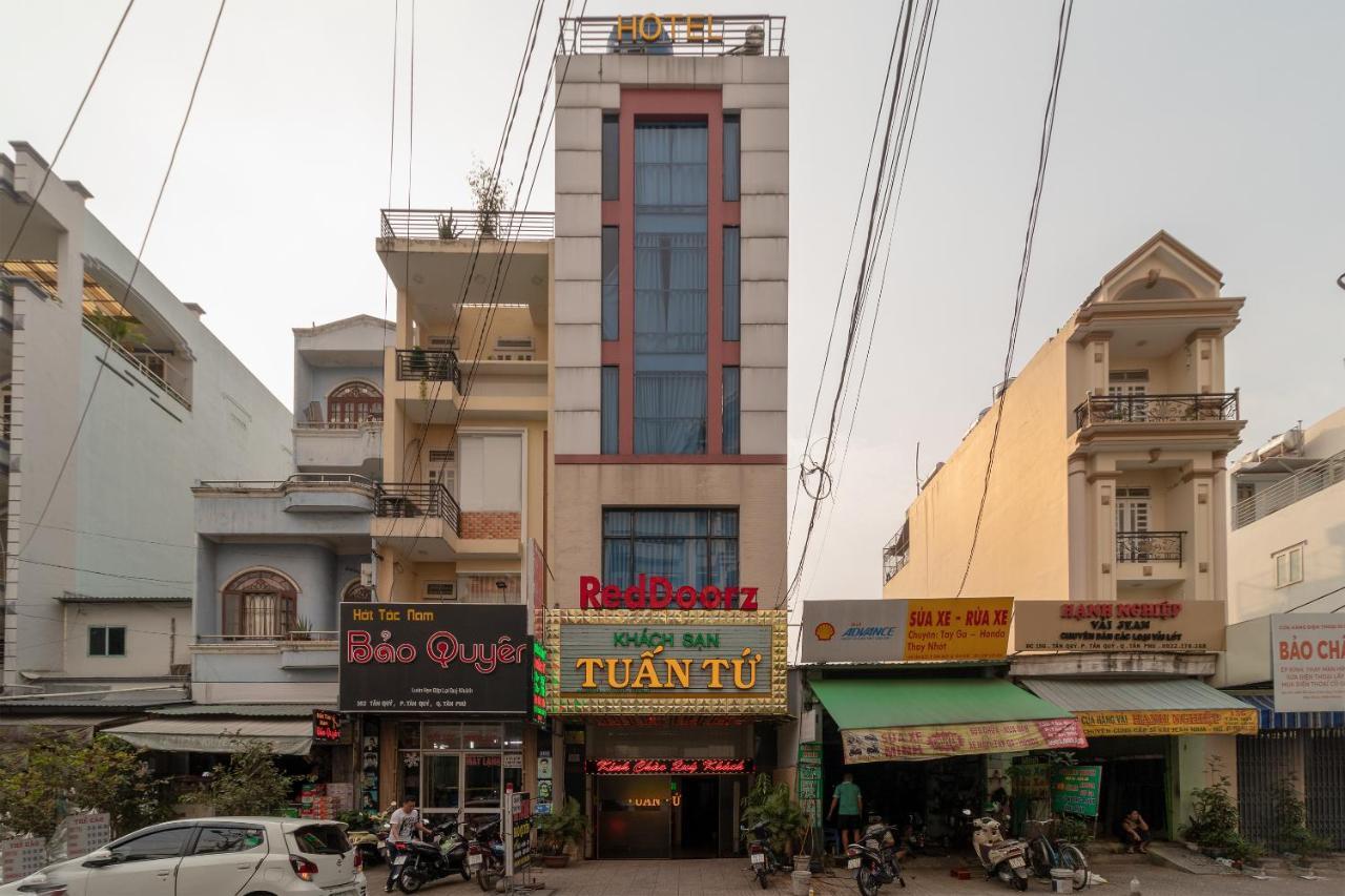 Reddoorz Near Tan Huong Market Хошимин Экстерьер фото