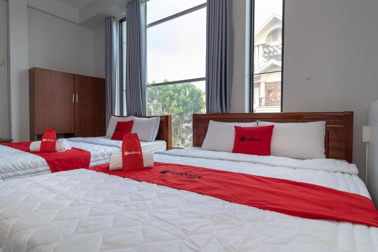Reddoorz Near Tan Huong Market Хошимин Экстерьер фото