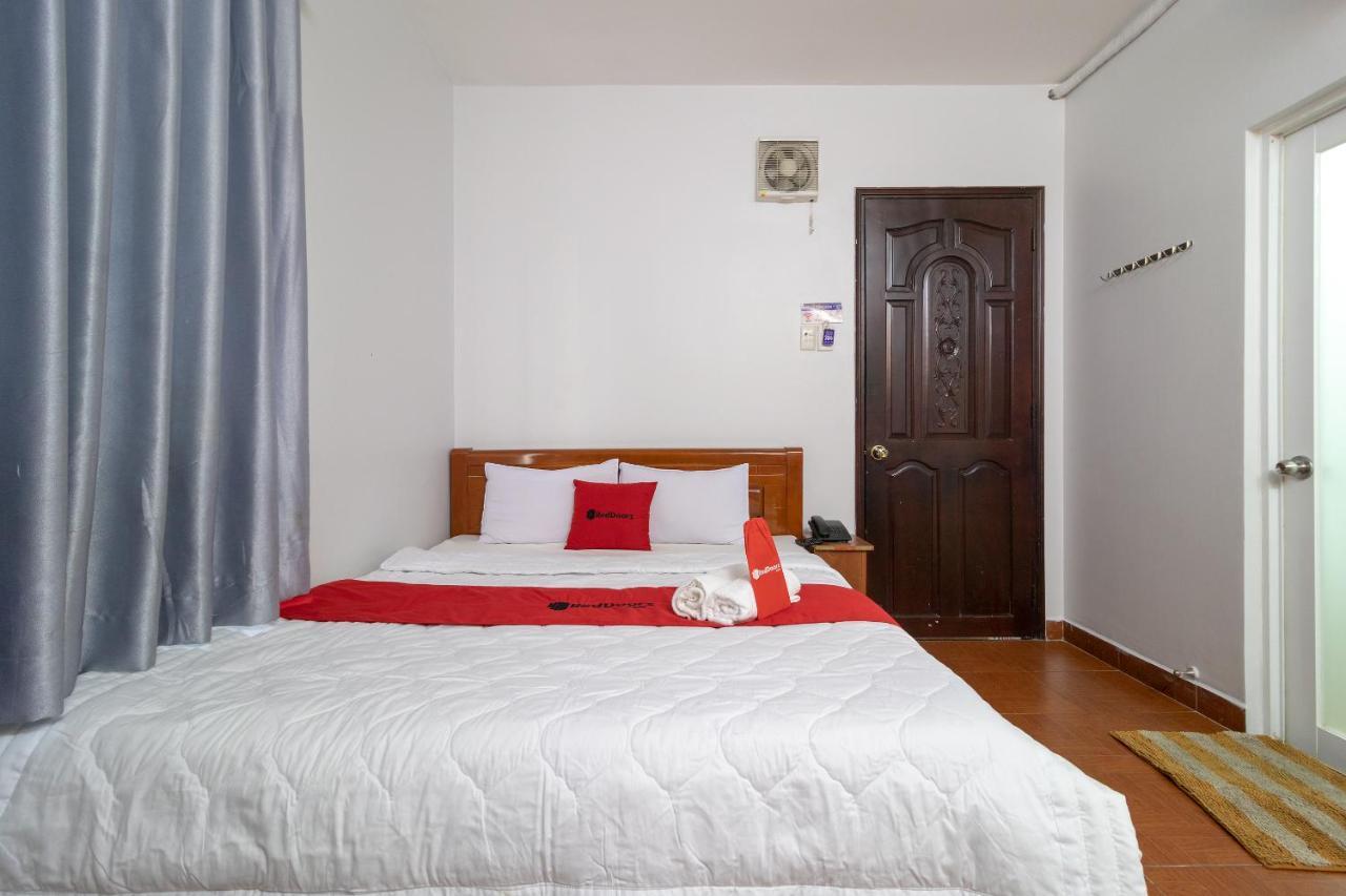 Reddoorz Near Tan Huong Market Хошимин Экстерьер фото