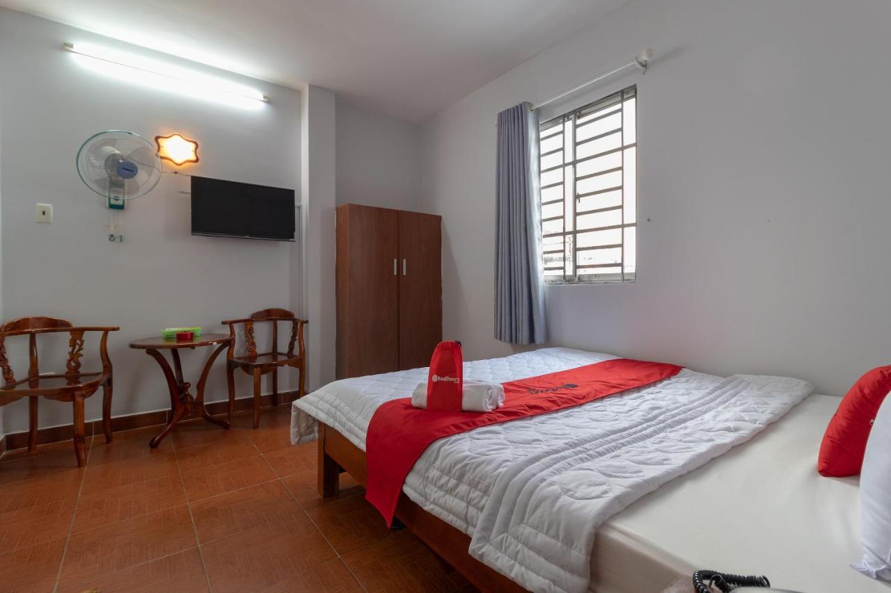 Reddoorz Near Tan Huong Market Хошимин Экстерьер фото
