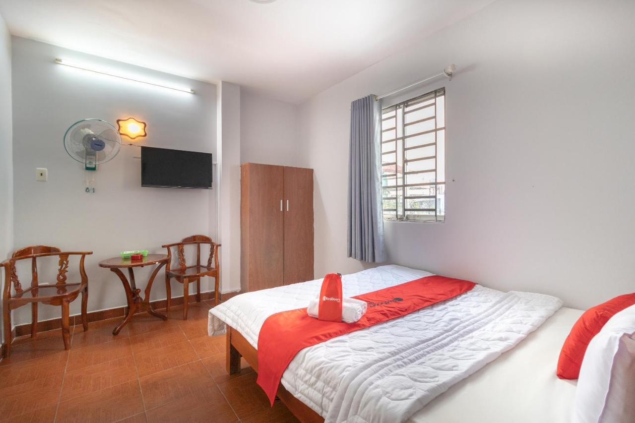 Reddoorz Near Tan Huong Market Хошимин Экстерьер фото